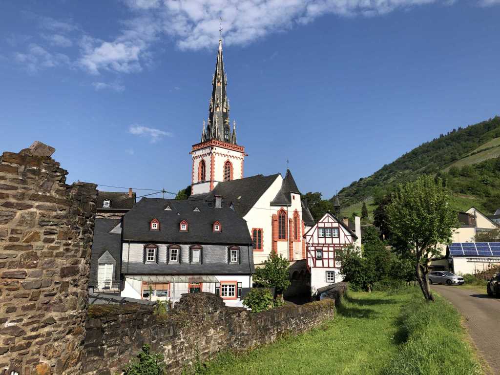 Kirche im Ortsteil Ediger von Ediger-Eller - Urlaub an der Mosel in Ferienhaus Am Alten Stadttor, Rathausstraße 4, 56814 Ediger-Eller