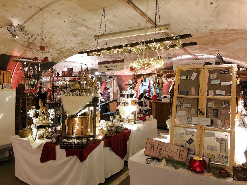 Blick über die Mosel nach Bullay - Urlaub an der Mosel in Ferienhaus Am Alten Stadttor, Rathausstraße 4, 56814 Ediger-Eller